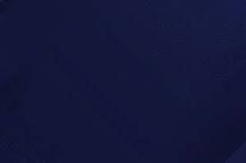 详解职业球员的钉鞋选择天然草皮与人工草皮对抓地力的不同要求